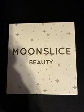 NEW Moon Slice Beauty Blushing Moon Palette